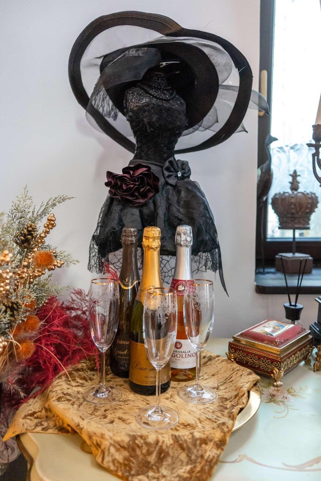 Conacul Coroanei Luxury Boutique