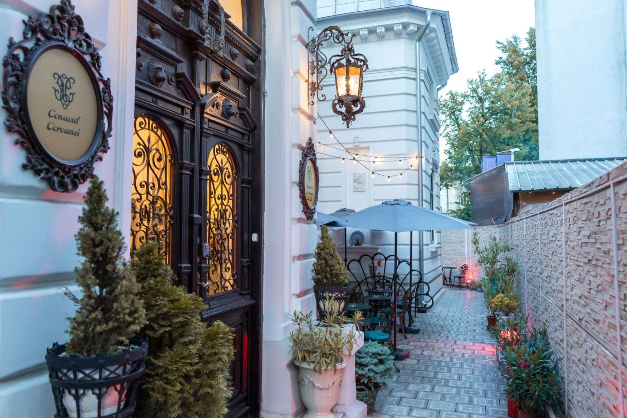 Conacul Coroanei Luxury Boutique