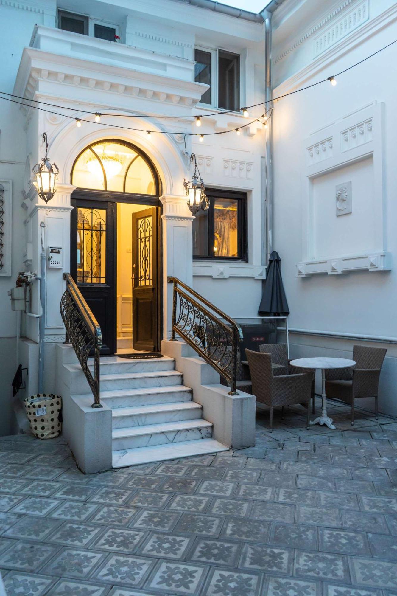Conacul Coroanei Luxury Boutique Hotel Bucharest