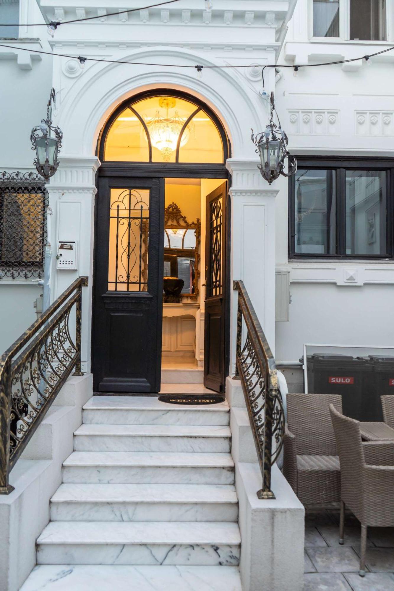 Conacul Coroanei Luxury Boutique 5* Bucharest