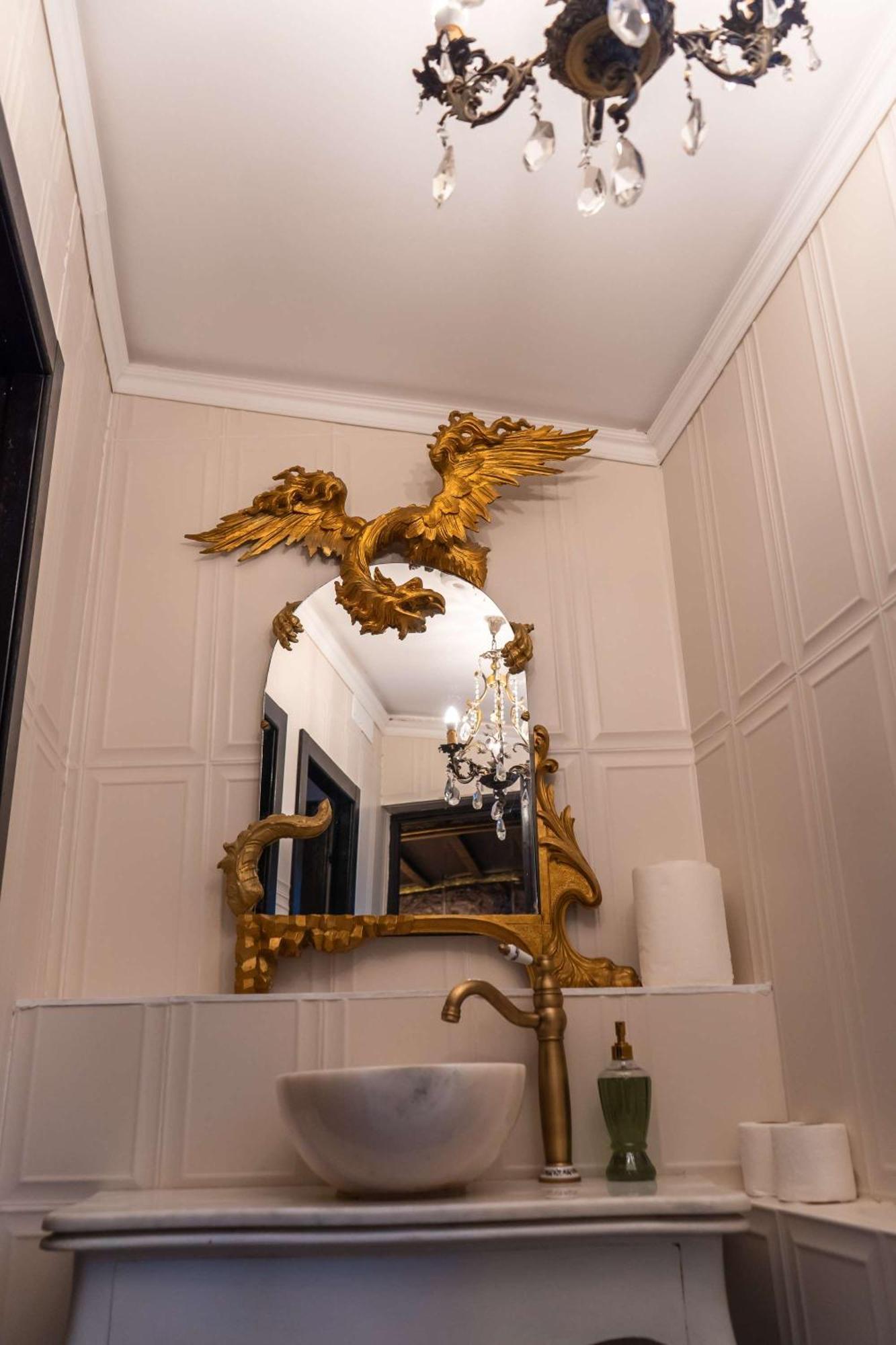 Conacul Coroanei Luxury Boutique Bucharest