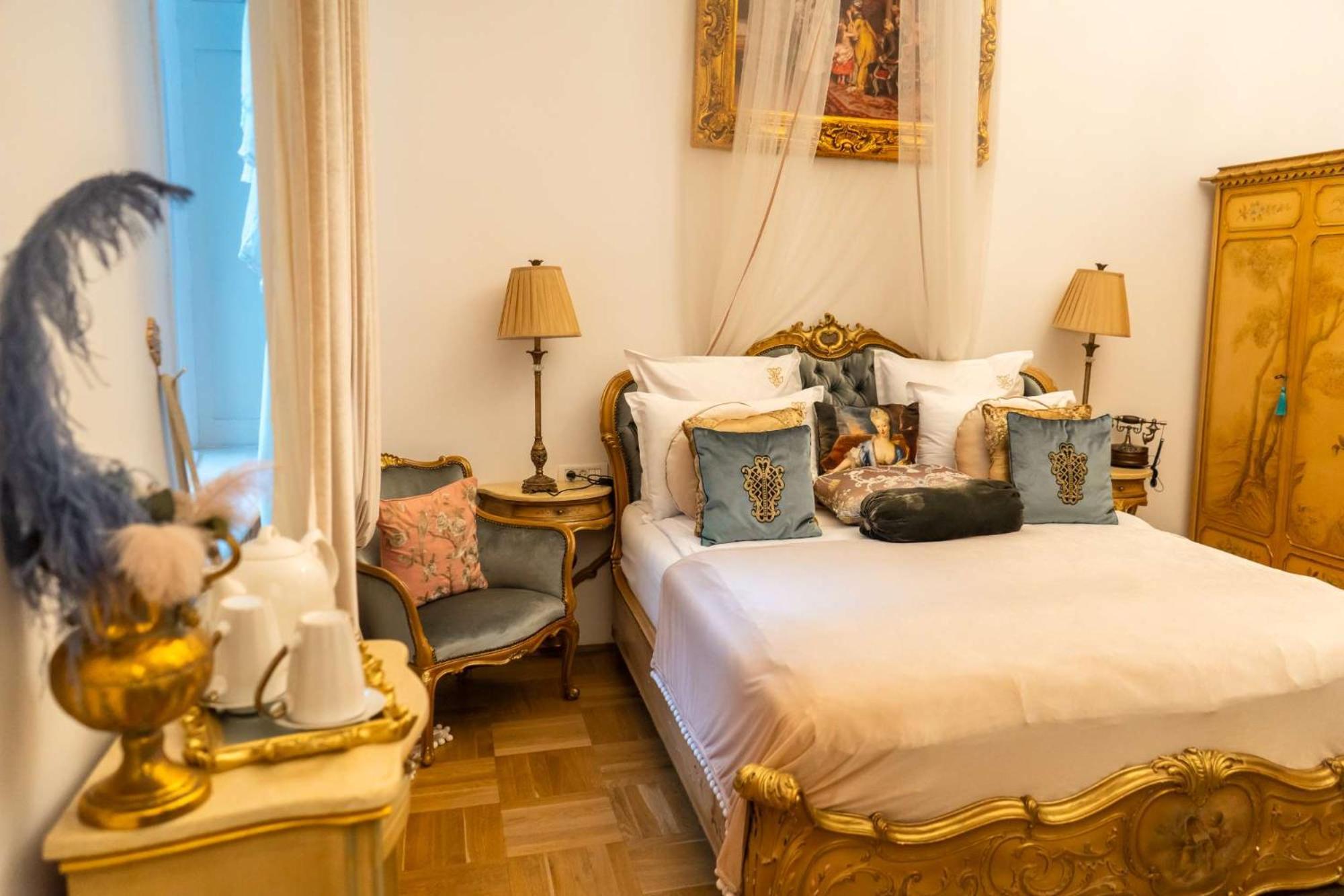 Conacul Coroanei Luxury Boutique 5*