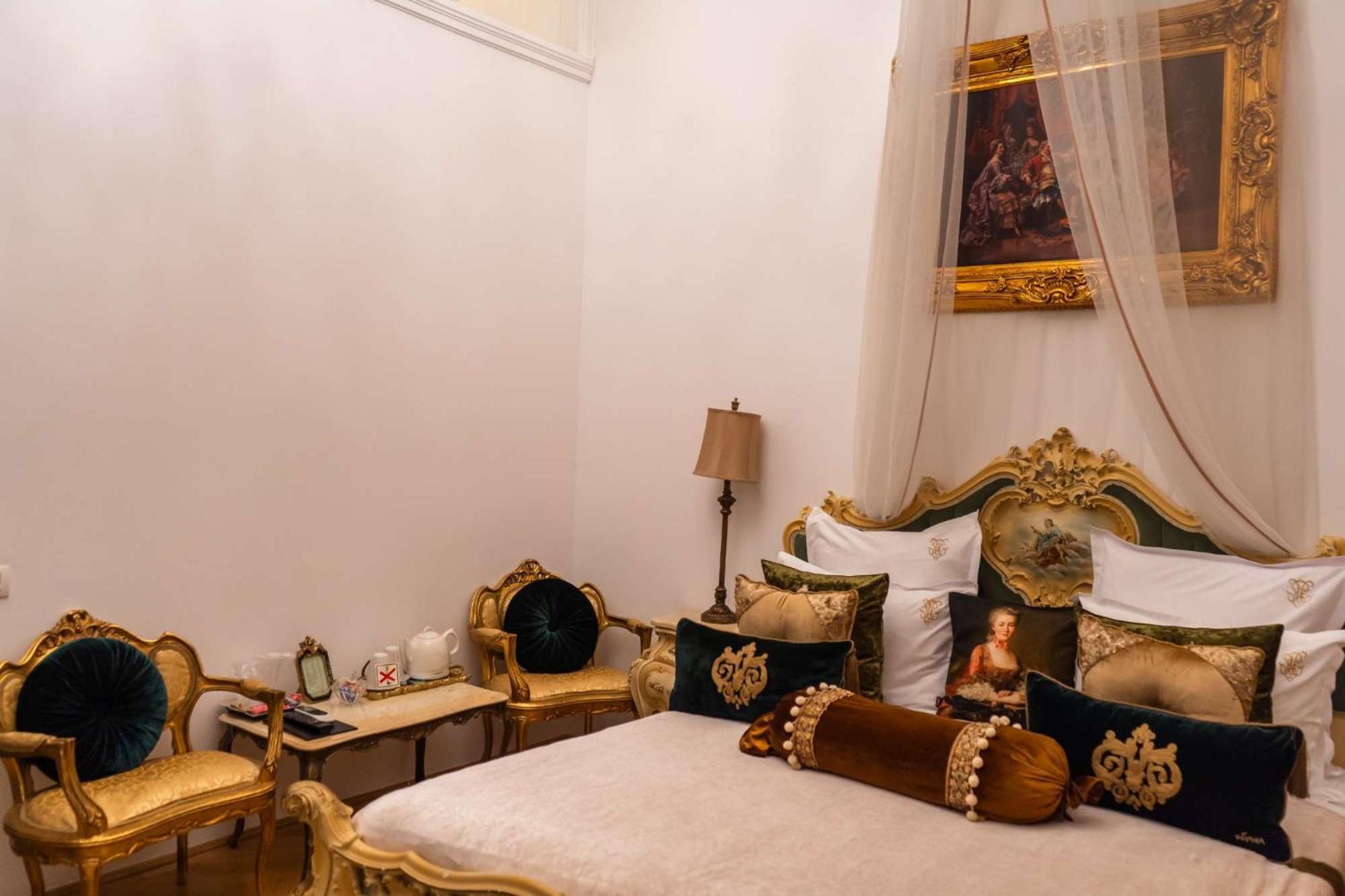 Hotel Conacul Coroanei Luxury Boutique Bucharest