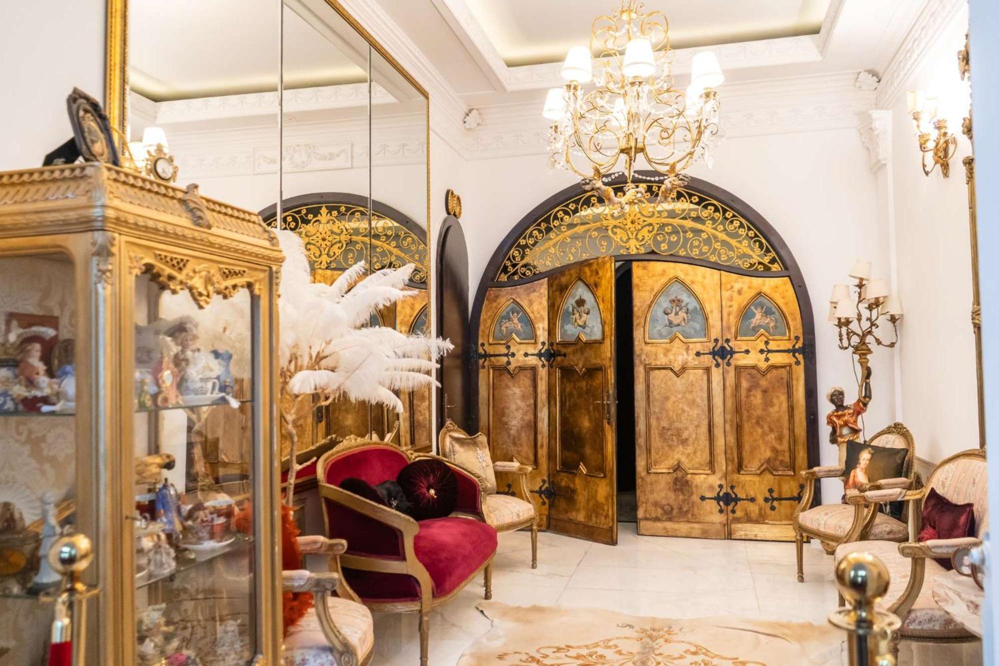 Conacul Coroanei Luxury Boutique Hotel Bucharest