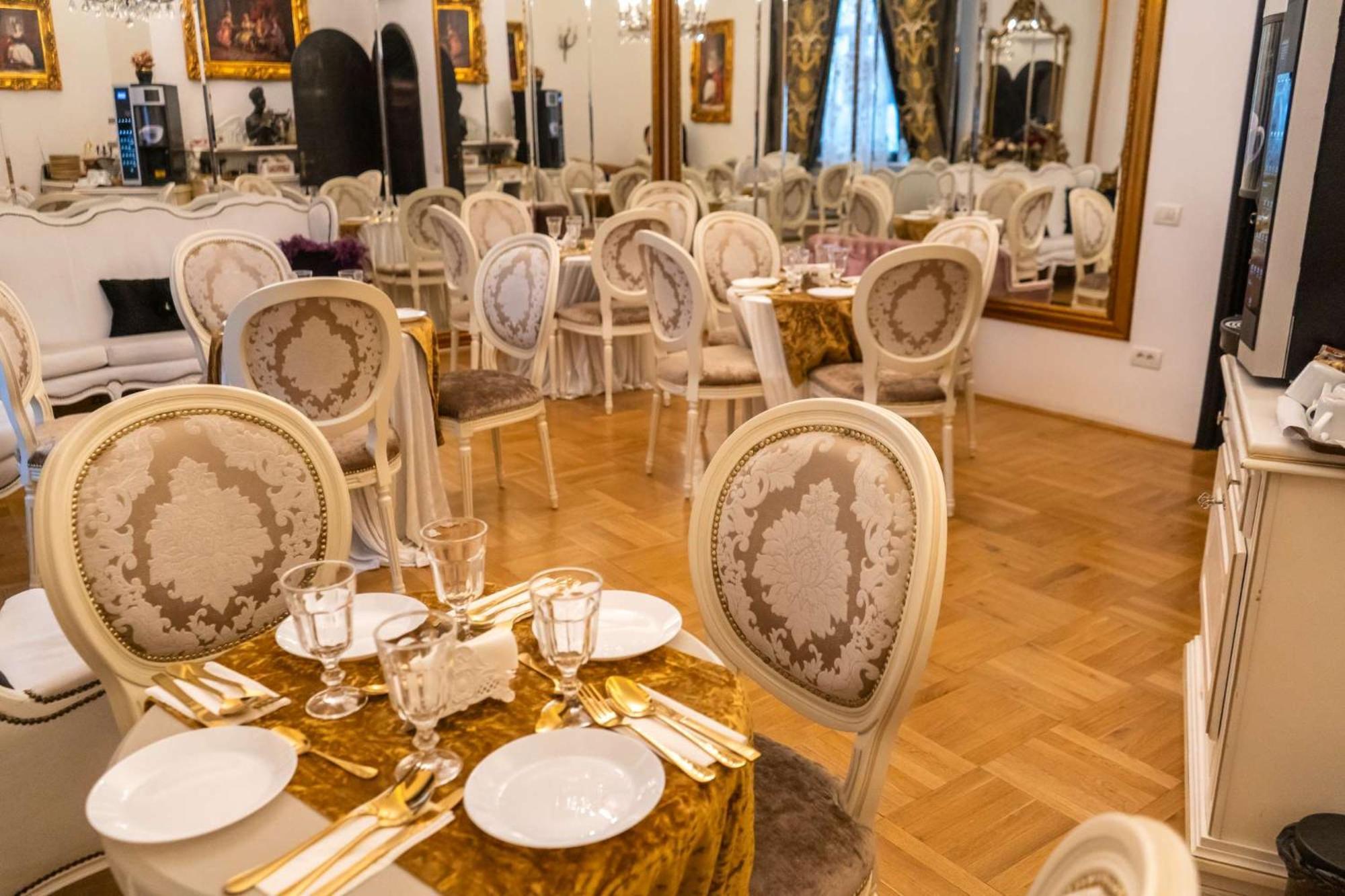Conacul Coroanei Luxury Boutique Hotel Bucharest