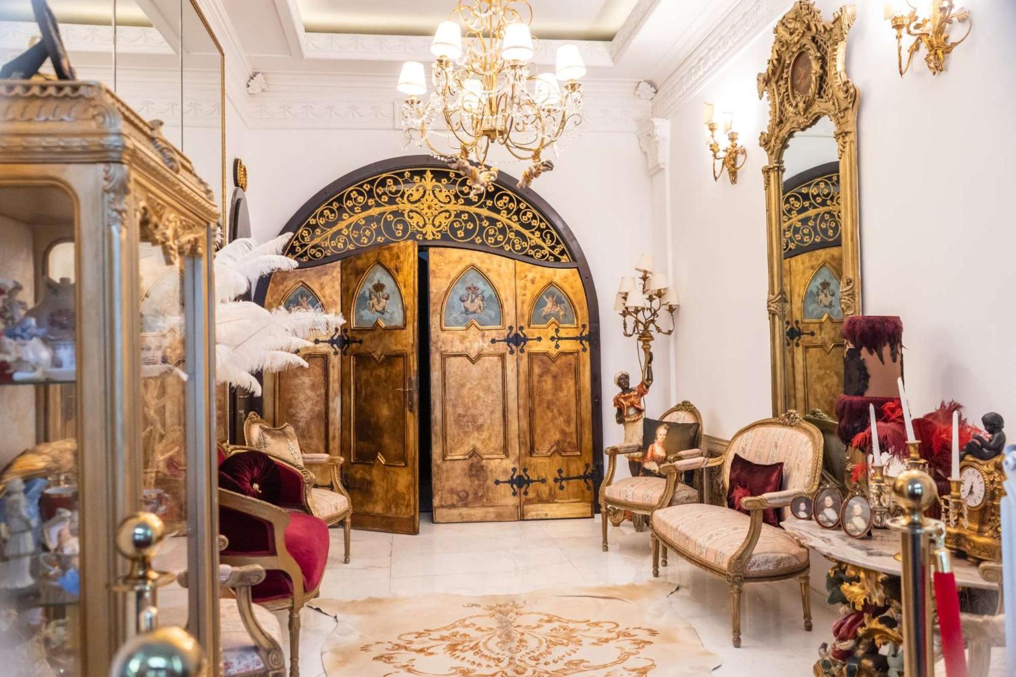 Conacul Coroanei Luxury Boutique 5* Bucharest
