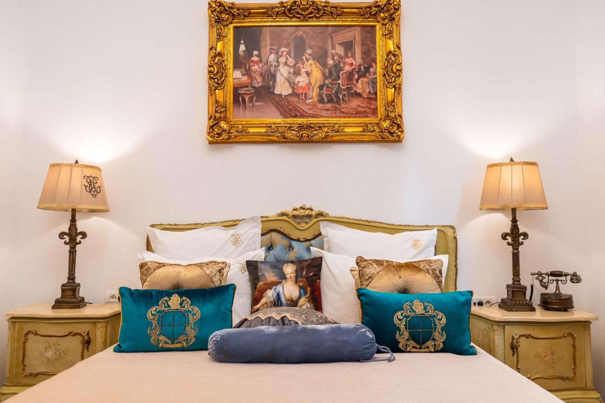 Conacul Coroanei Luxury Boutique 5*