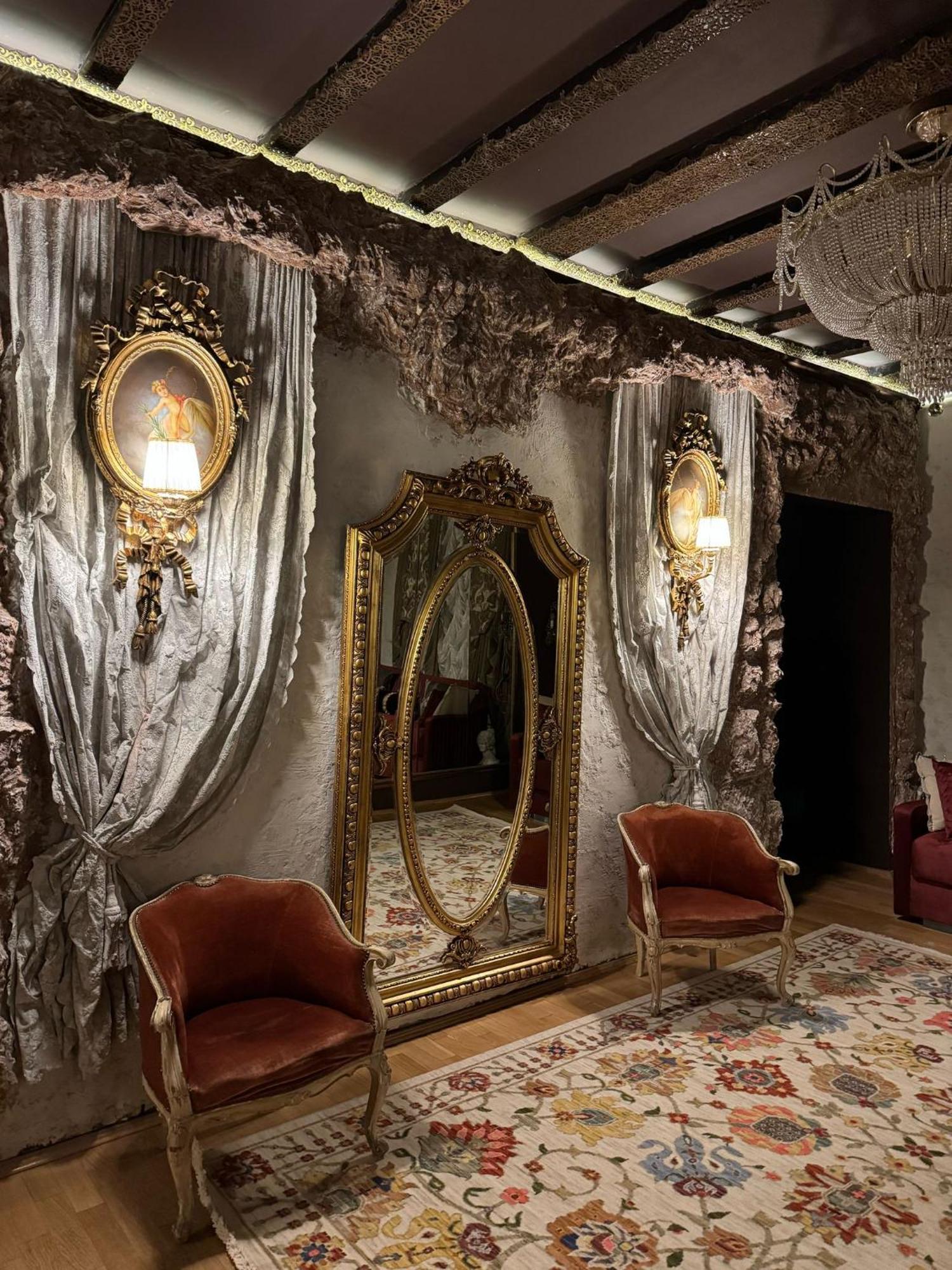 Conacul Coroanei Luxury Boutique 5*