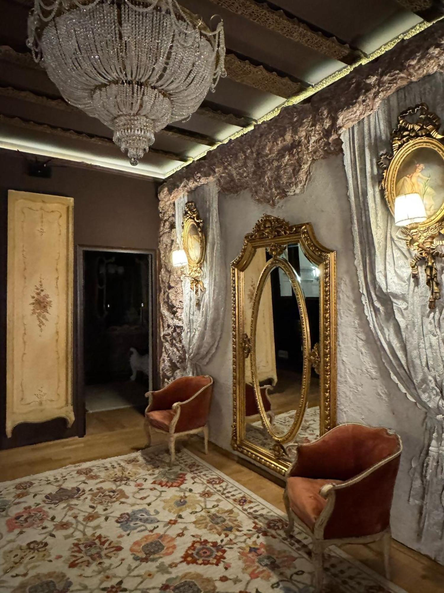 Conacul Coroanei Luxury Boutique Hotel