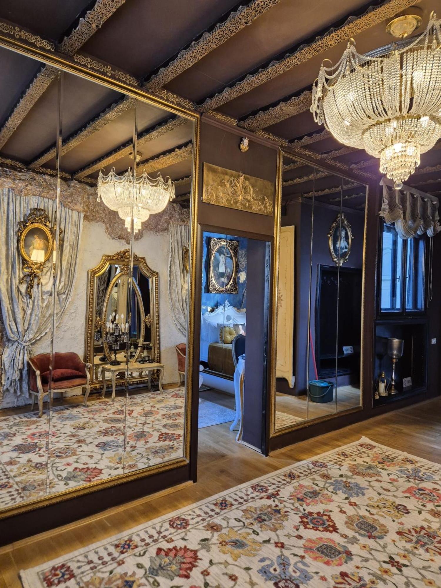 Conacul Coroanei Luxury Boutique Hotel Bucharest