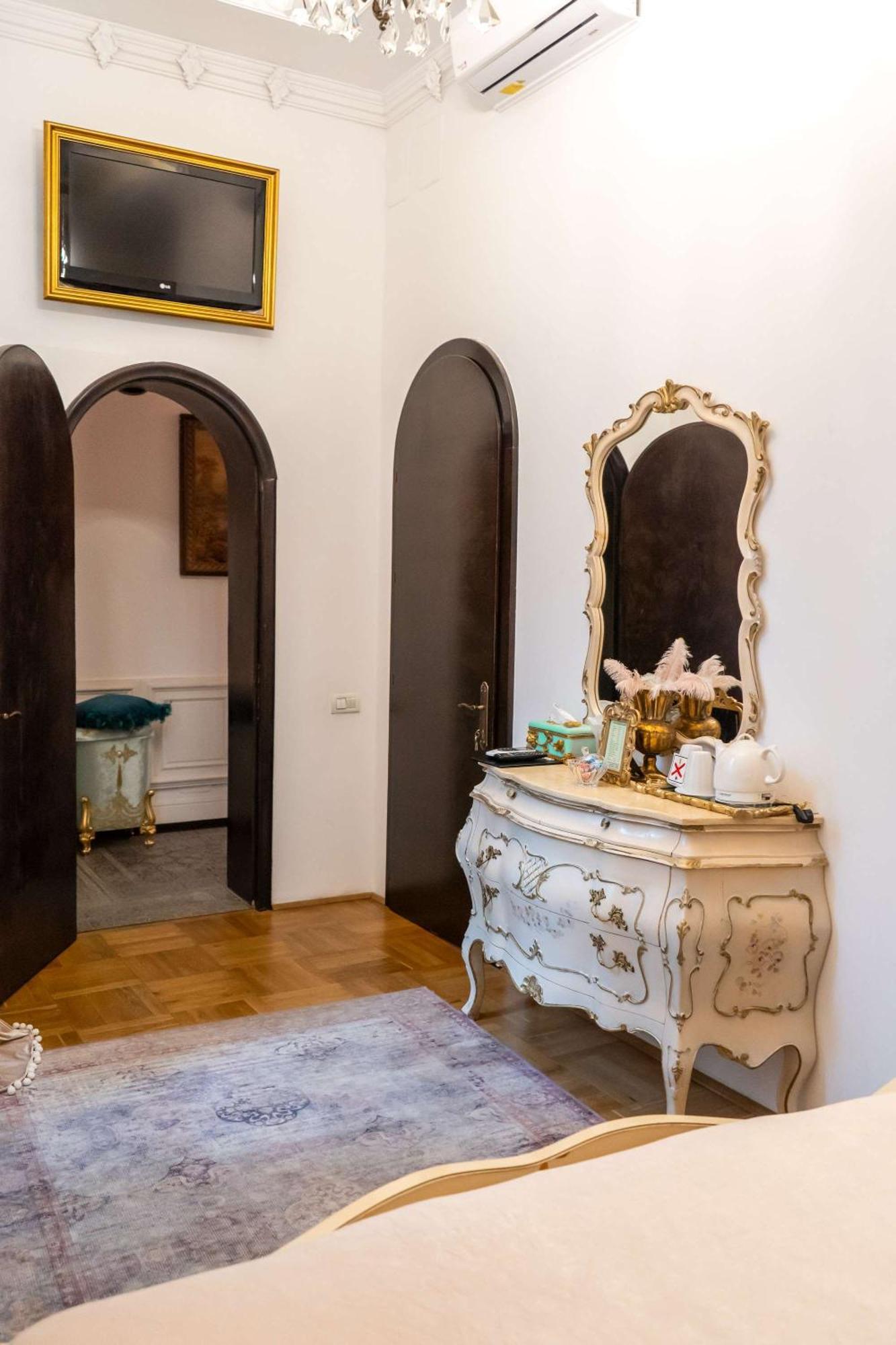 酒店 Conacul Coroanei Luxury Boutique 布加勒斯特